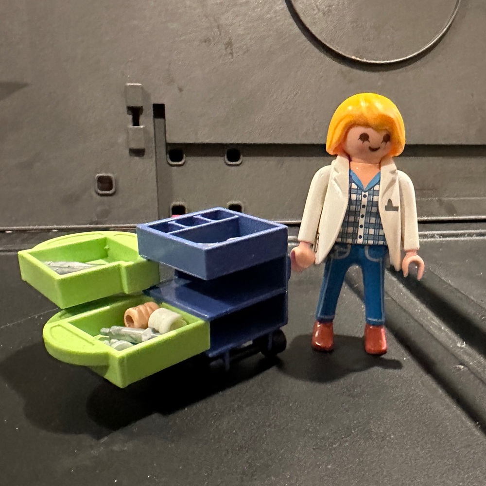 Vintage Playmobil Geobra doctor figure and accessories - Picture 11 of 13